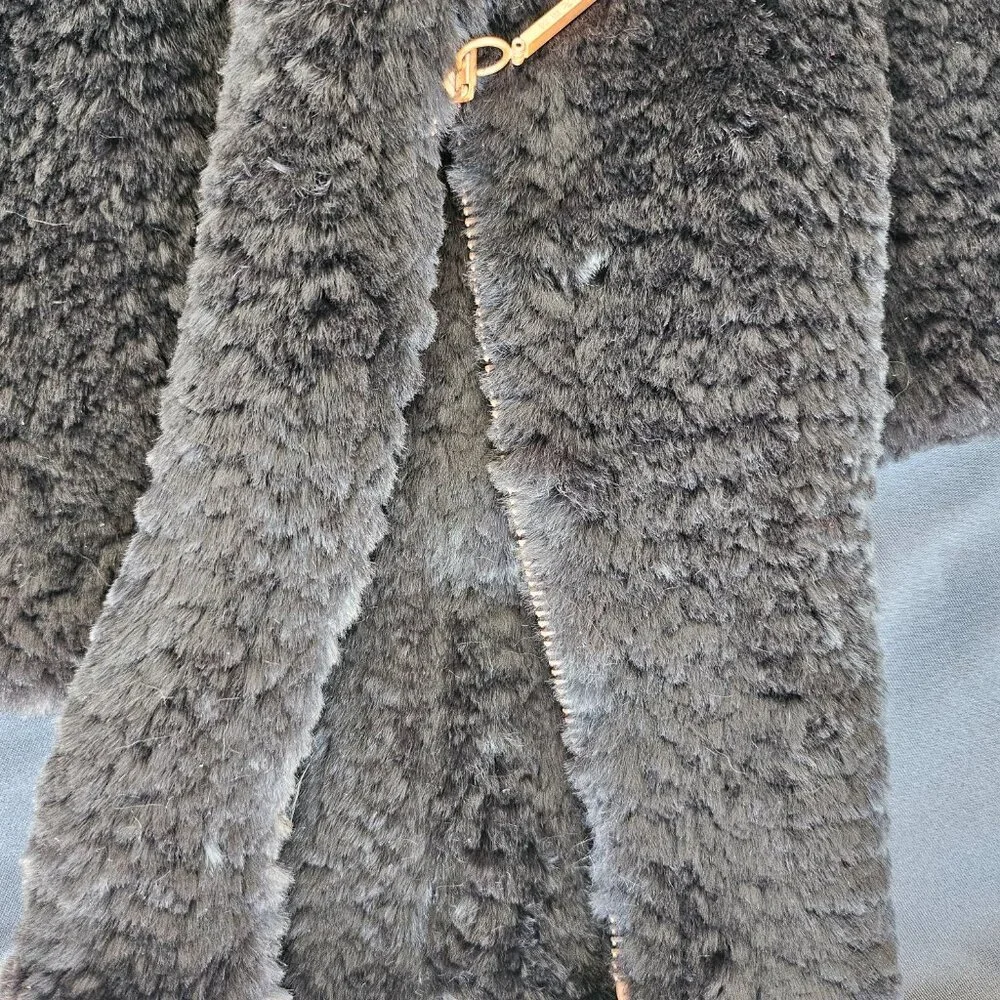Fendi Fur Jacket - Vintage Luxury and Elegance - Picture 10 of 14